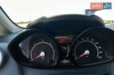 Хэтчбек Ford Fiesta 2012 в 