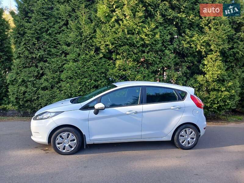 Хэтчбек Ford Fiesta 2012 в Днепре