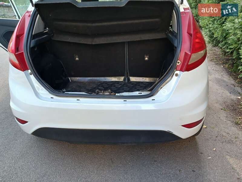 Хэтчбек Ford Fiesta 2012 в Днепре