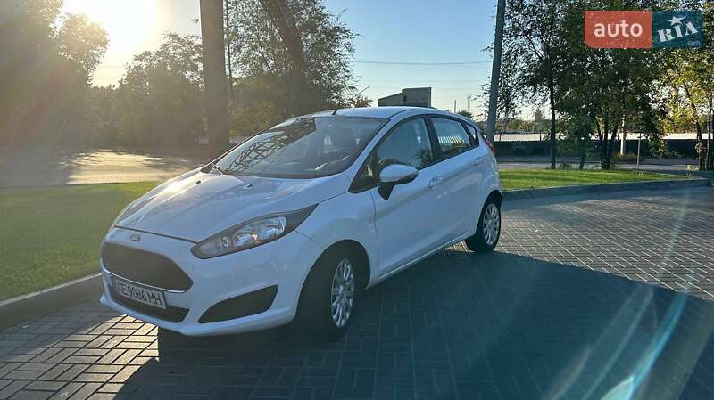 Хэтчбек Ford Fiesta 2016 в Днепре