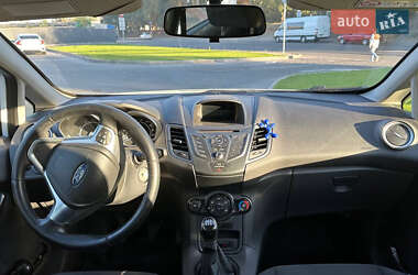 Хэтчбек Ford Fiesta 2016 в 