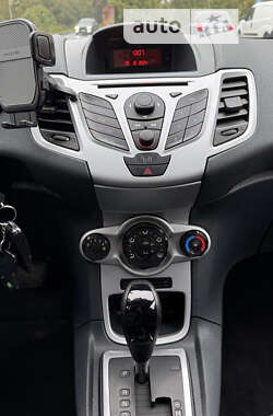 Хэтчбек Ford Fiesta 2011 в 