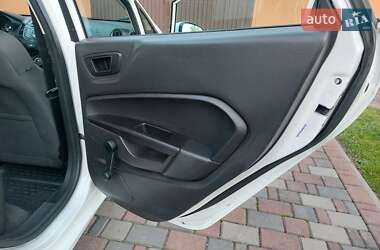Седан Ford Fiesta 2015 в 