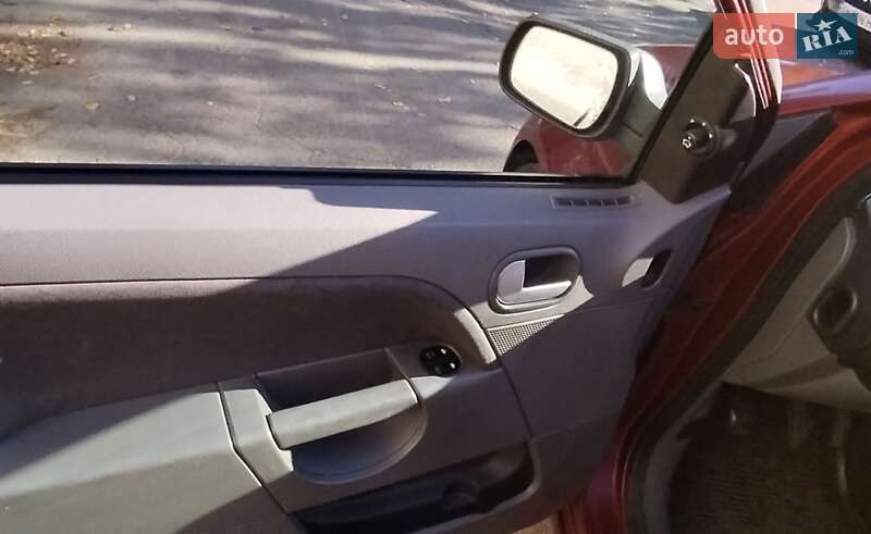 Хэтчбек Ford Fiesta 2002 в Житомире