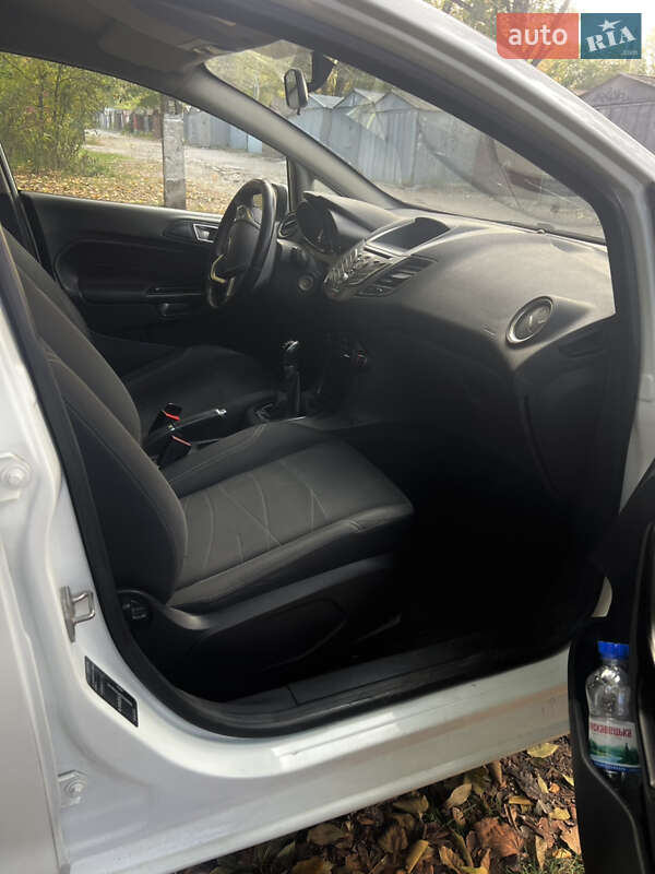 Хэтчбек Ford Fiesta 2016 в Днепре