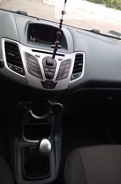 Хэтчбек Ford Fiesta 2010 в 