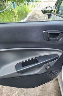 Хэтчбек Ford Fiesta 2010 в 