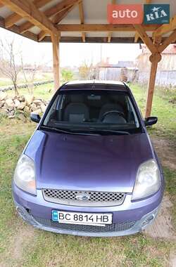 Хэтчбек Ford Fiesta 2006 в Рава-Русской