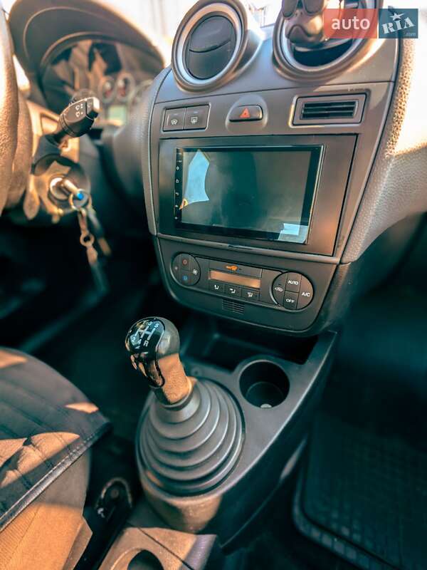 Хэтчбек Ford Fiesta 2007 в Киеве