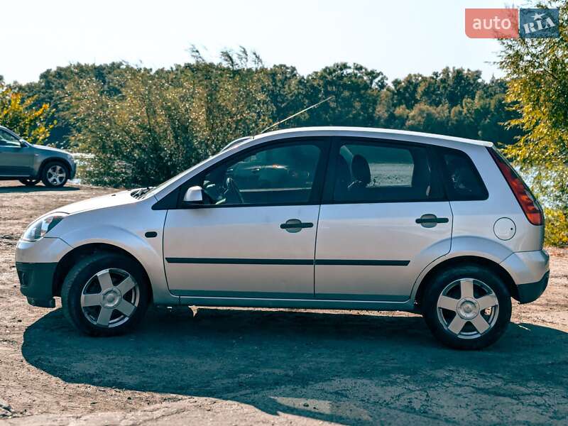 Хэтчбек Ford Fiesta 2007 в Киеве