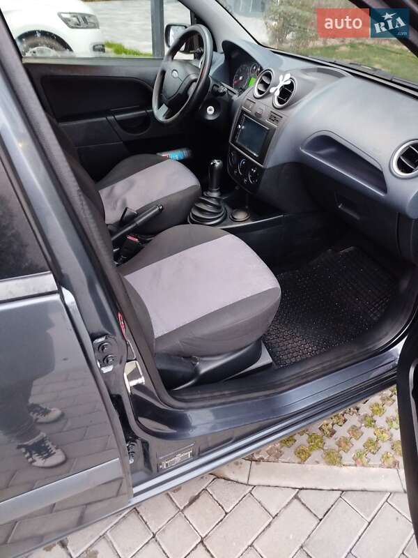 Хэтчбек Ford Fiesta 2008 в Львове