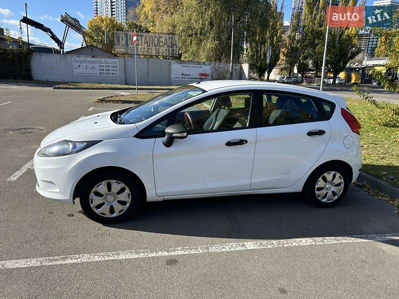 Хэтчбек Ford Fiesta 2012 в Киеве