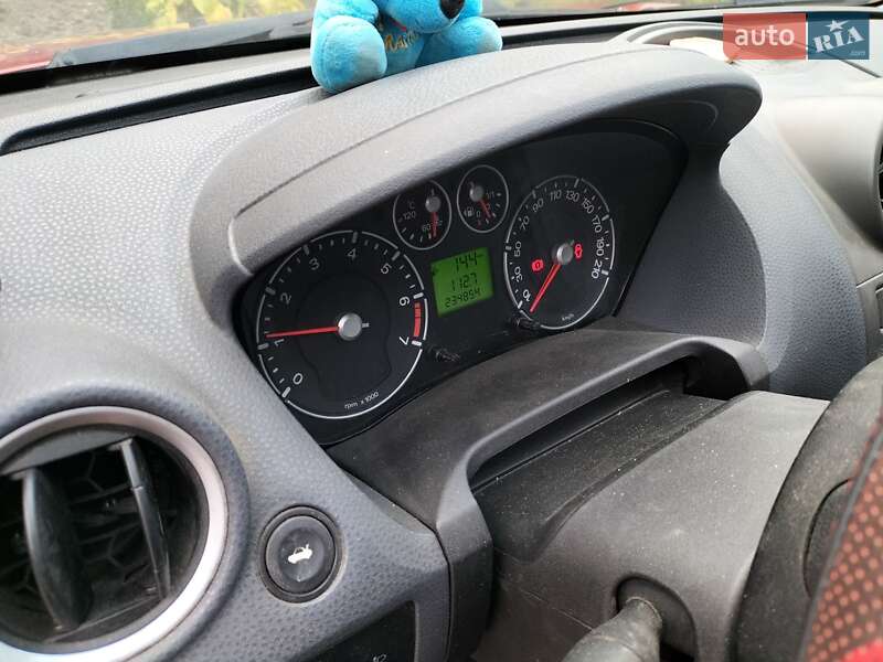 Хетчбек Ford Fiesta 2008 в Дніпрі