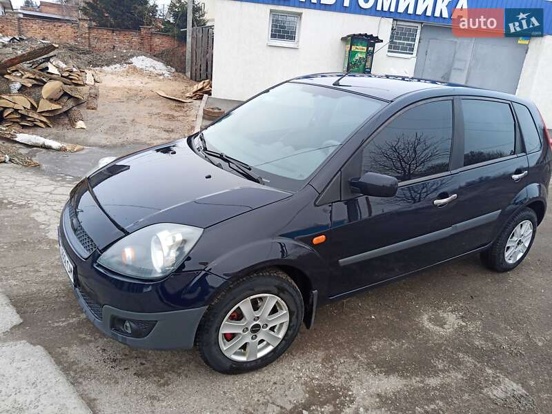 Хэтчбек Ford Fiesta 2007 в Глухове