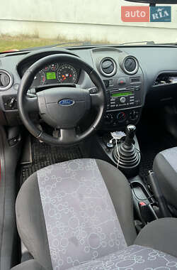 Седан Ford Fiesta 2008 в Львове