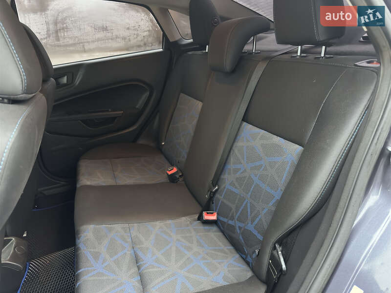 Седан Ford Fiesta 2012 в Ржищеве