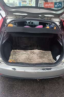 Хэтчбек Ford Fiesta 2004 в 