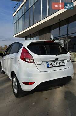 Хетчбек Ford Fiesta 2015 в Ужгороді