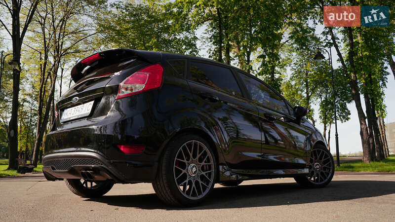 Хетчбек Ford Fiesta 2015 в Івано-Франківську