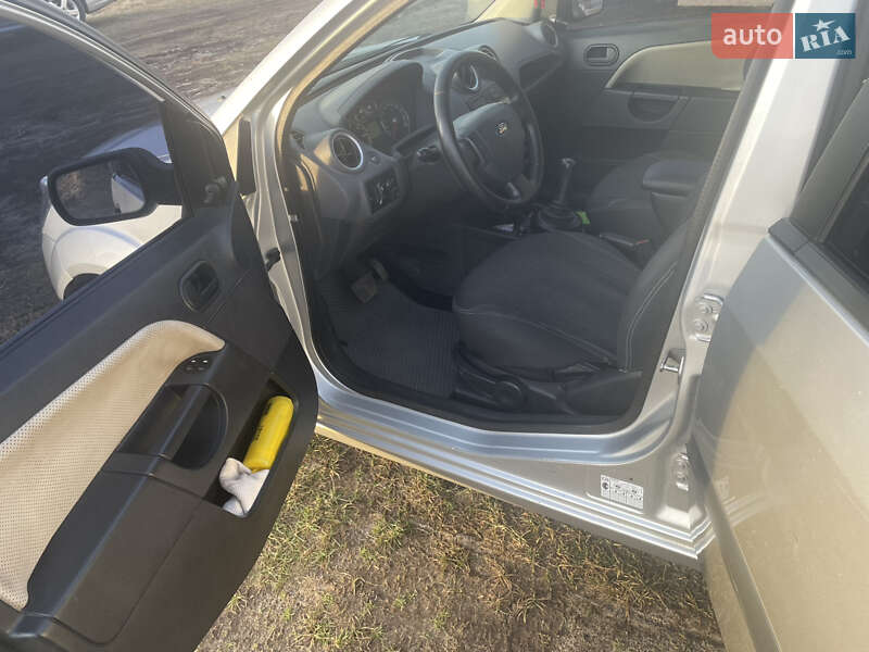Хэтчбек Ford Fiesta 2006 в Житомире