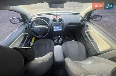 Хэтчбек Ford Fiesta 2006 в 
