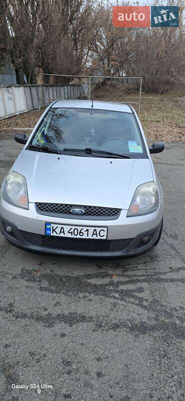 Хэтчбек Ford Fiesta 2007 в Киеве