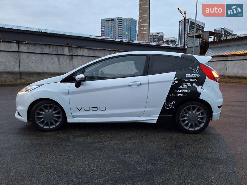 Хэтчбек Ford Fiesta 2016 в Киеве