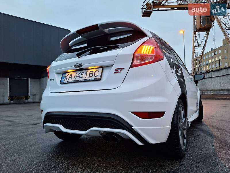 Хэтчбек Ford Fiesta 2016 в Киеве