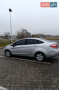 Седан Ford Fiesta 2015 в Новомосковске