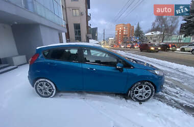 Хетчбек Ford Fiesta 2014 в Білій