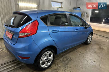 Хэтчбек Ford Fiesta 2010 в Почаеве