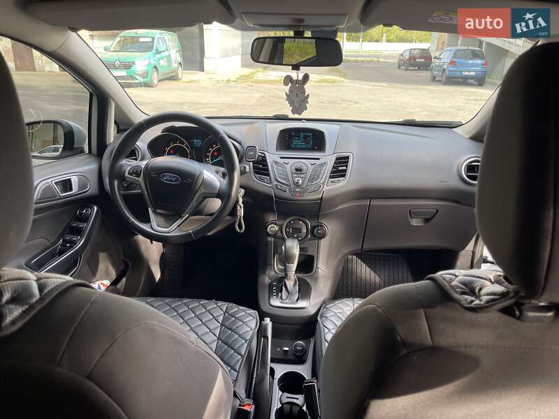 Хетчбек Ford Fiesta 2014 в Дніпрі