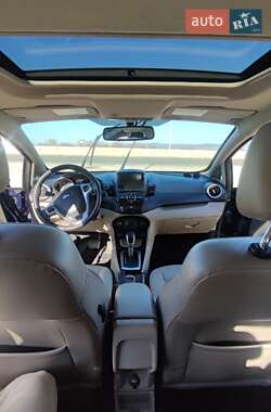 Хэтчбек Ford Fiesta 2016 в 