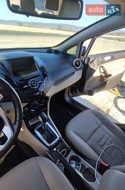 Хэтчбек Ford Fiesta 2016 в 