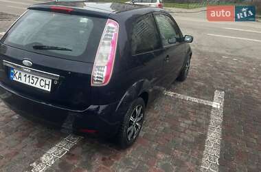 Хэтчбек Ford Fiesta 2004 в 