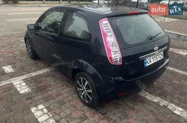 Хэтчбек Ford Fiesta 2004 в 