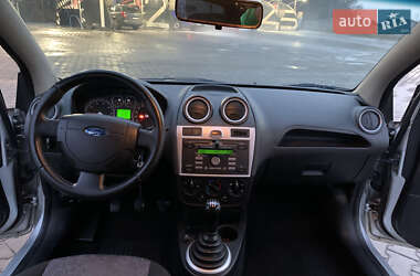 Хэтчбек Ford Fiesta 2007 в 