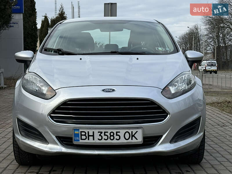 Седан Ford Fiesta 2015 в Ровно