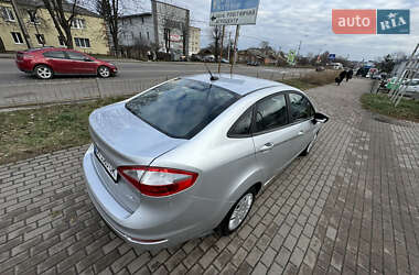 Седан Ford Fiesta 2015 в Ровно