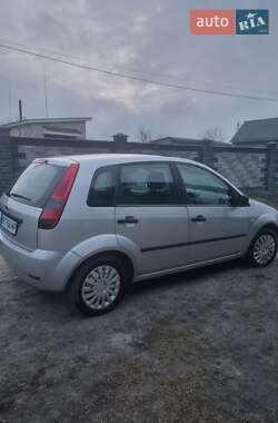 Хэтчбек Ford Fiesta 2004 в Владимирце