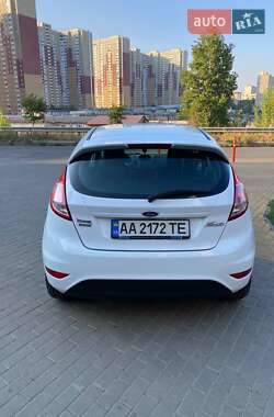 Хетчбек Ford Fiesta 2016 в Києві