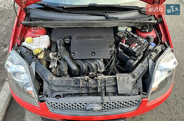Хэтчбек Ford Fiesta 2007 в 