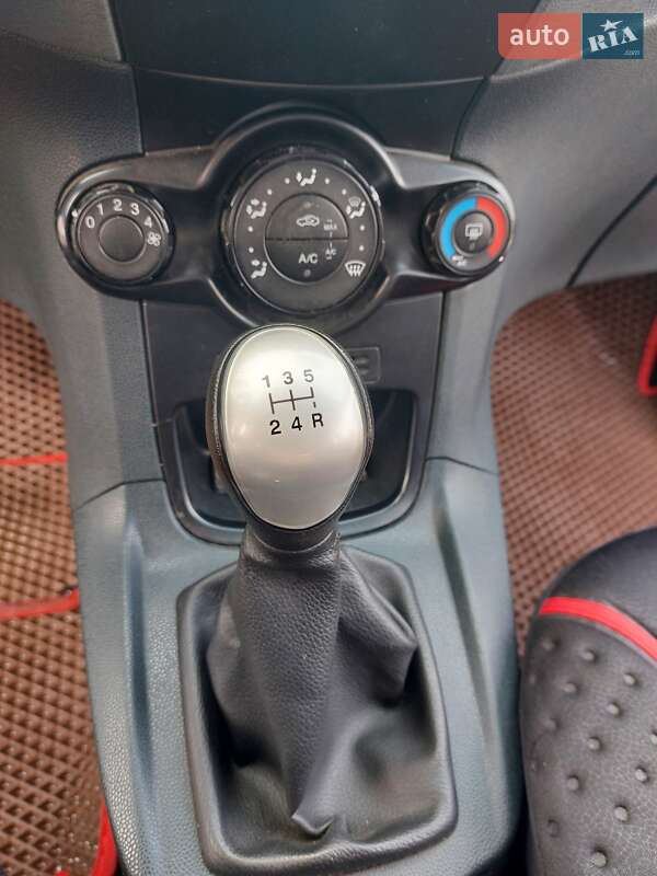 Хэтчбек Ford Fiesta 2010 в Днепре