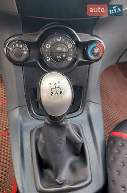 Хэтчбек Ford Fiesta 2010 в 