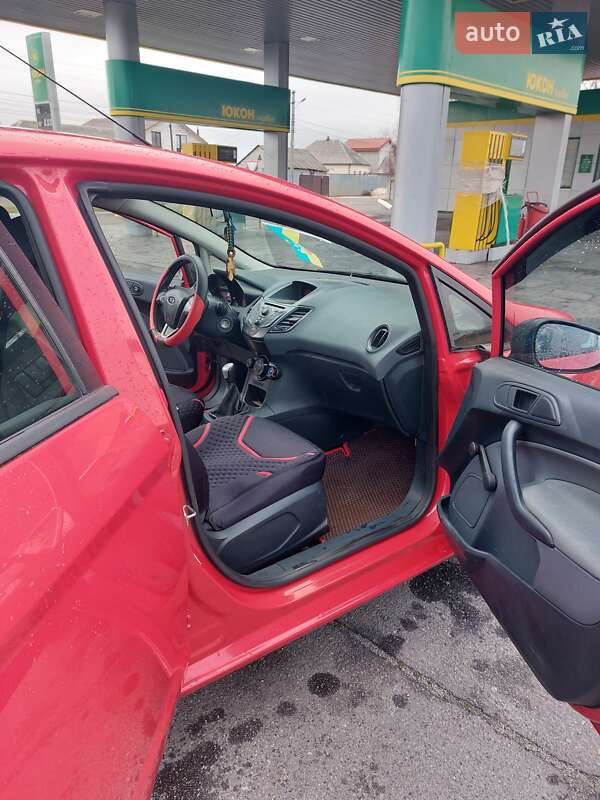 Хэтчбек Ford Fiesta 2010 в Днепре