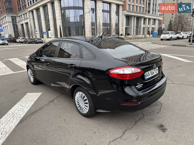 Седан Ford Fiesta 2016 в Киеве