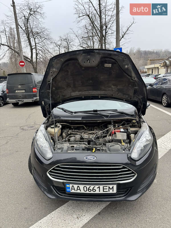Седан Ford Fiesta 2016 в Киеве