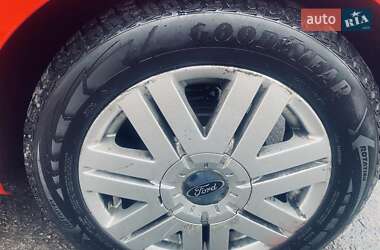 Хэтчбек Ford Fiesta 2012 в 