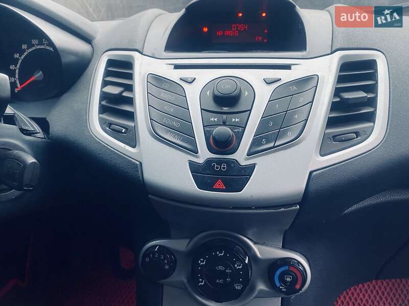 Хэтчбек Ford Fiesta 2012 в Горишних Плавнях