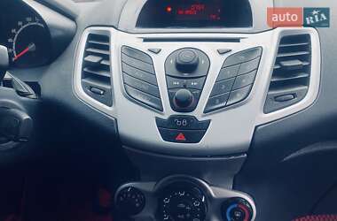Хэтчбек Ford Fiesta 2012 в 